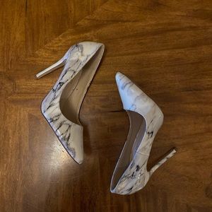 New! Never worn! Gorgeous marble pumps